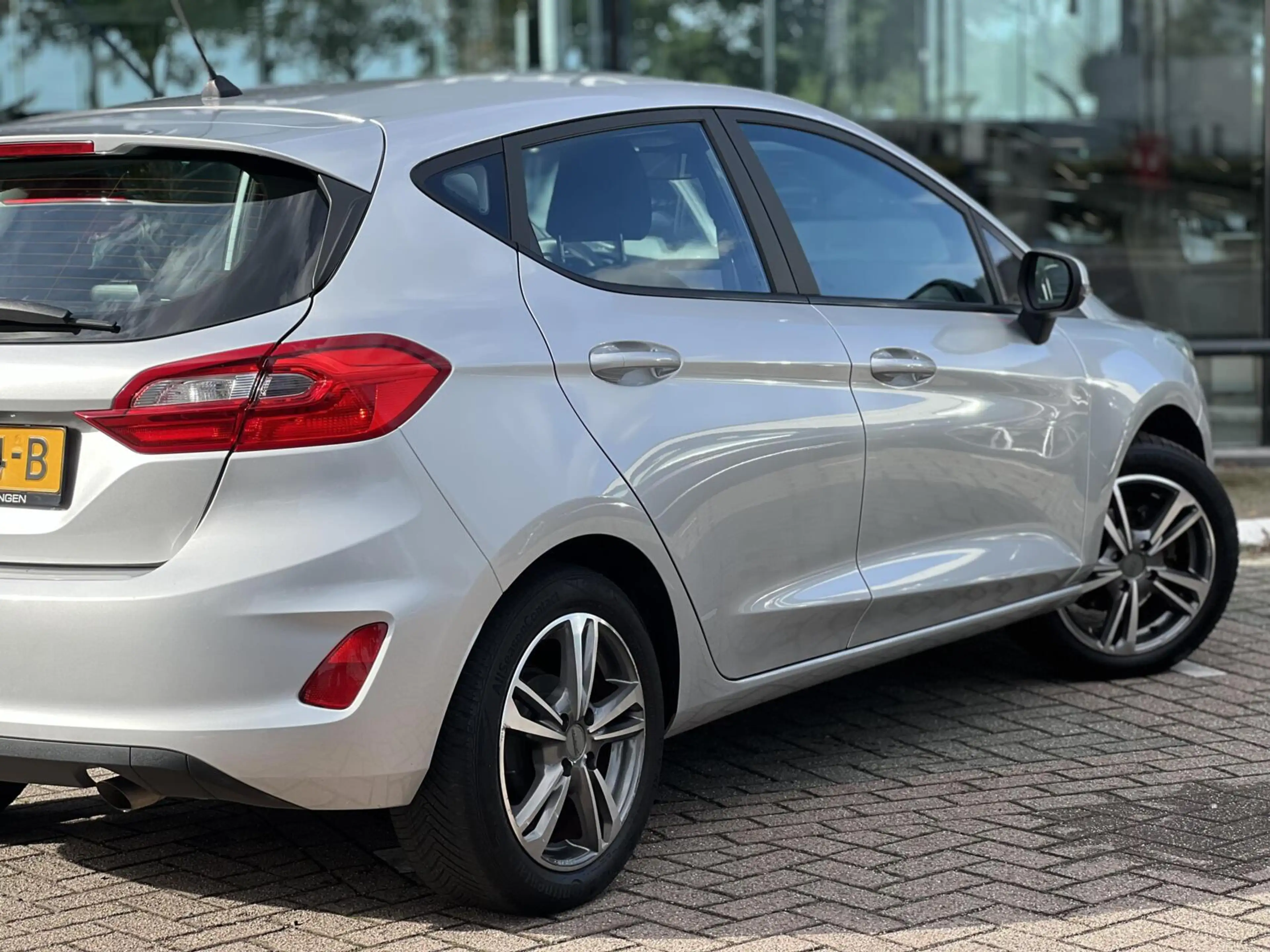 Ford Fiesta 1.1 Trend Airco cruise Navi AllSeason NAP — photo 11