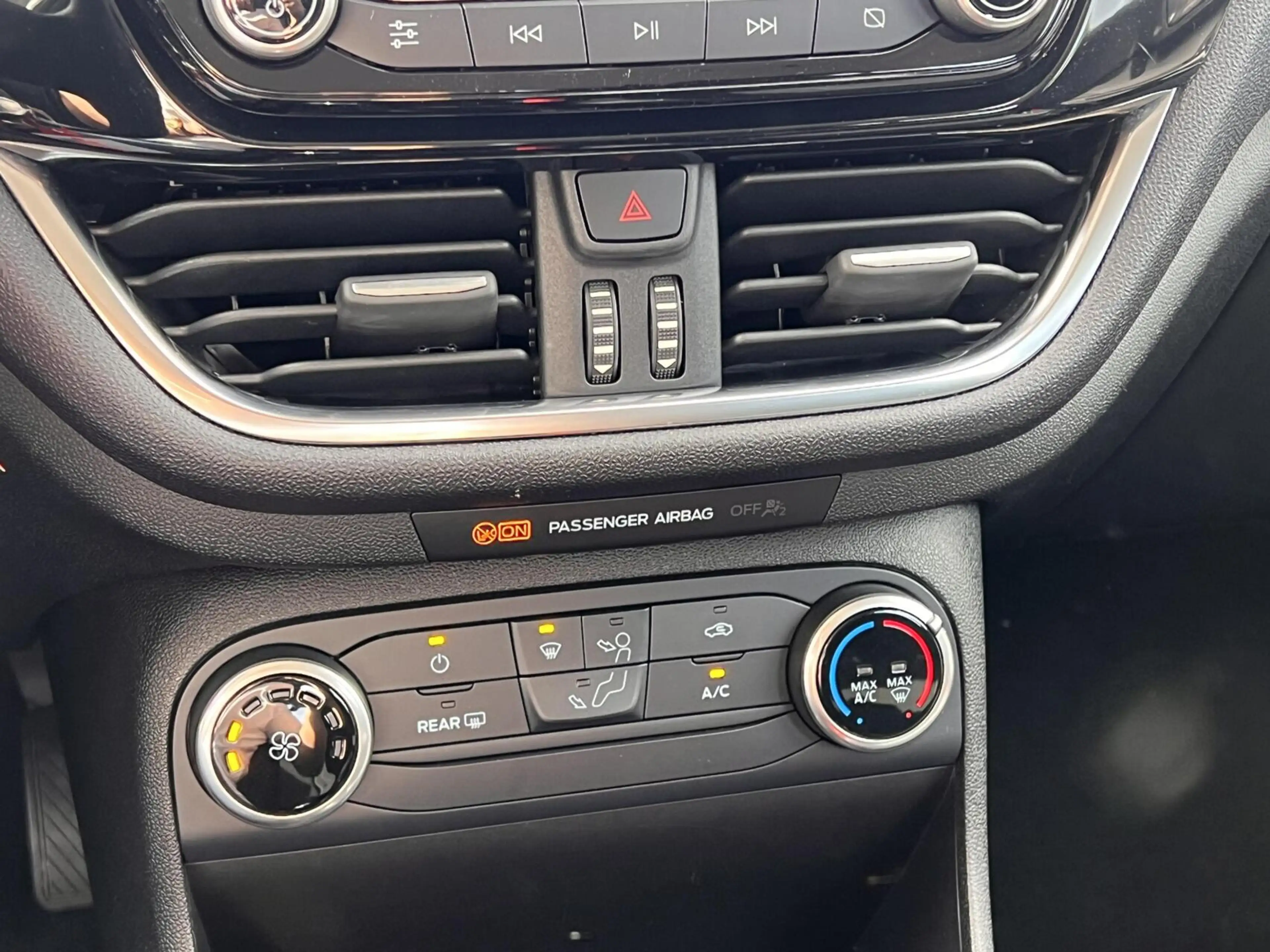 Ford Fiesta 1.1 Trend Airco cruise Navi AllSeason NAP — photo 25
