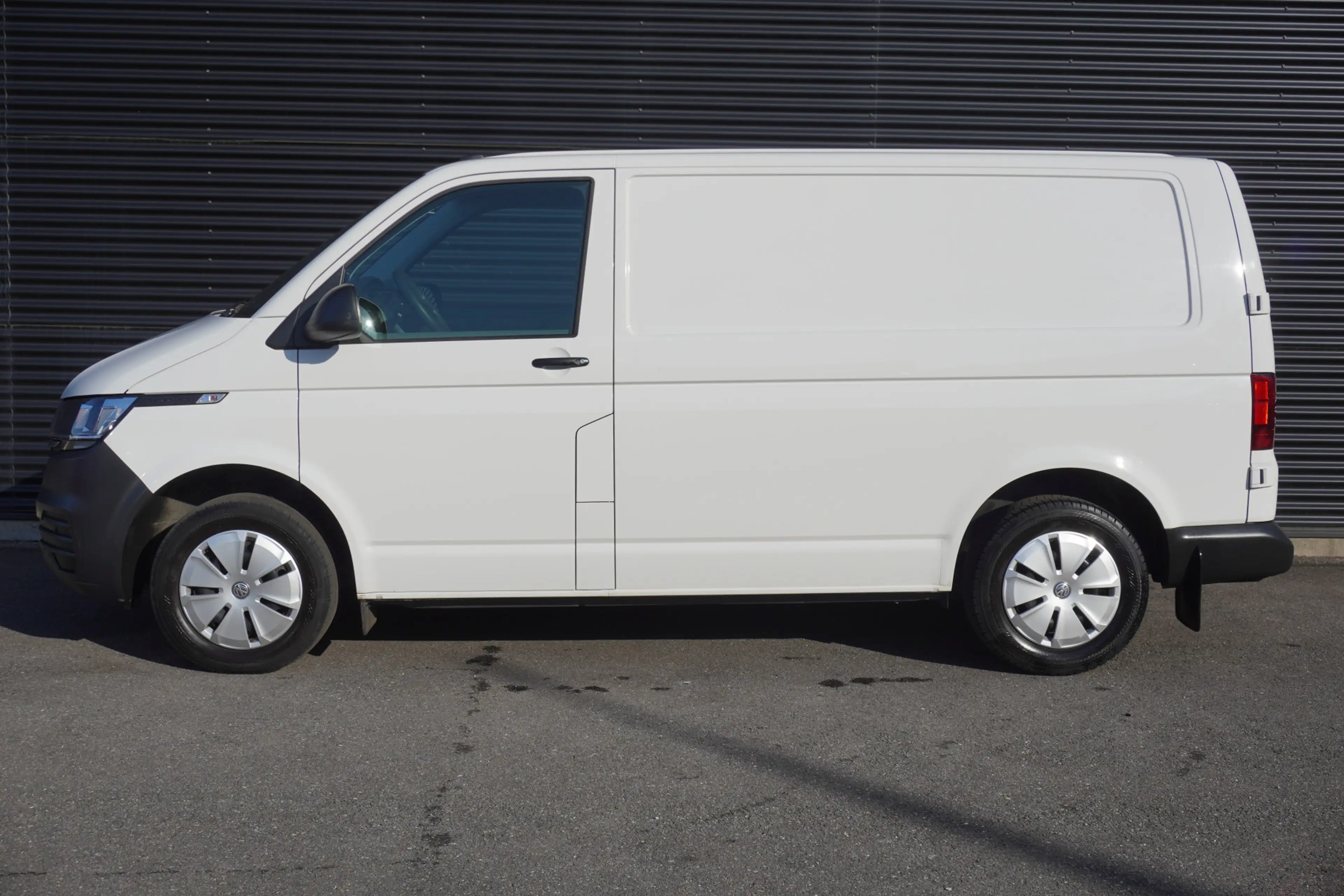 Volkswagen T6.1 Transporter 150pk Automaat L1H1 Apple Carplay Parkeersensoren — photo 4