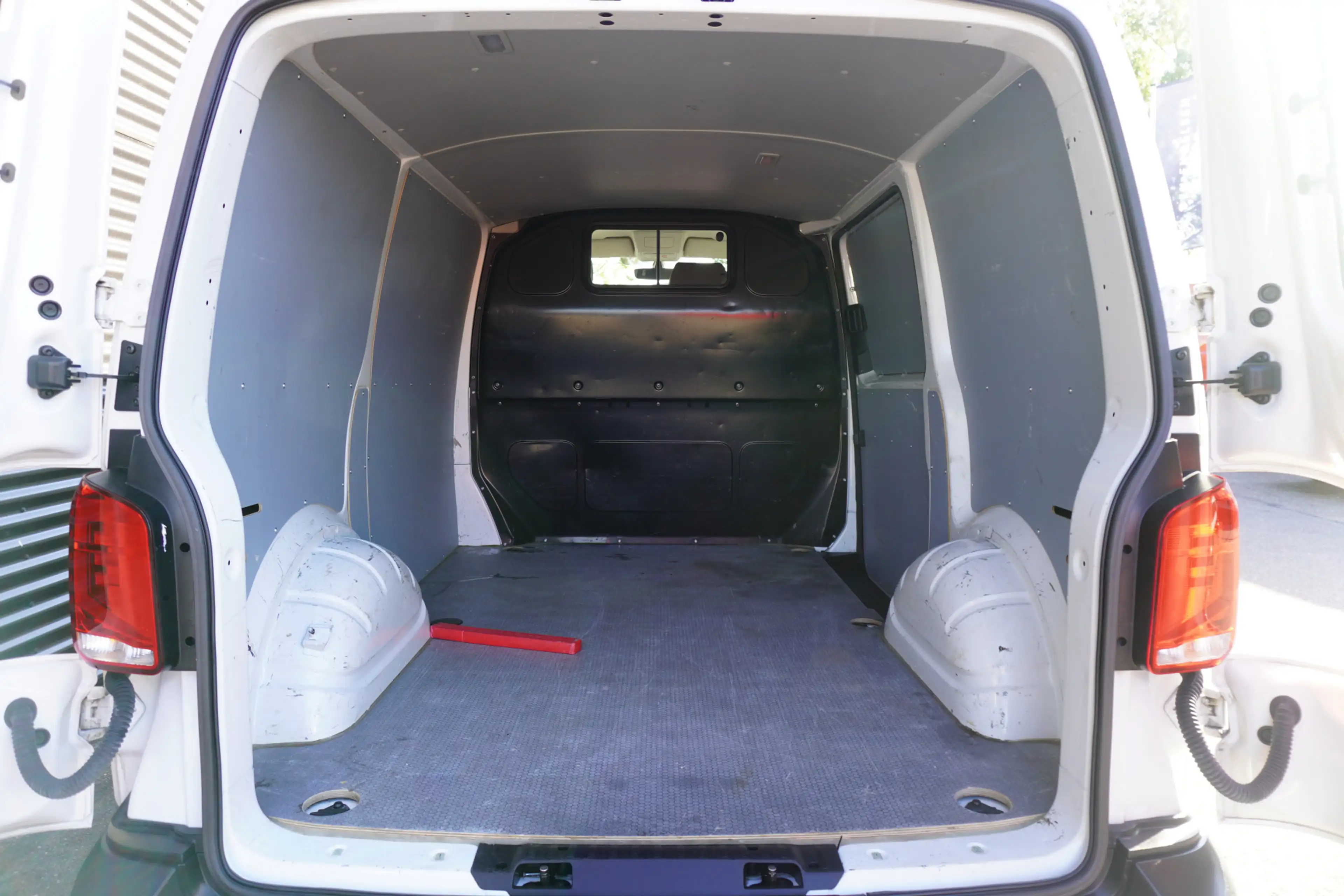 Volkswagen T6.1 Transporter 150pk Automaat L1H1 Apple Carplay Parkeersensoren — photo 2