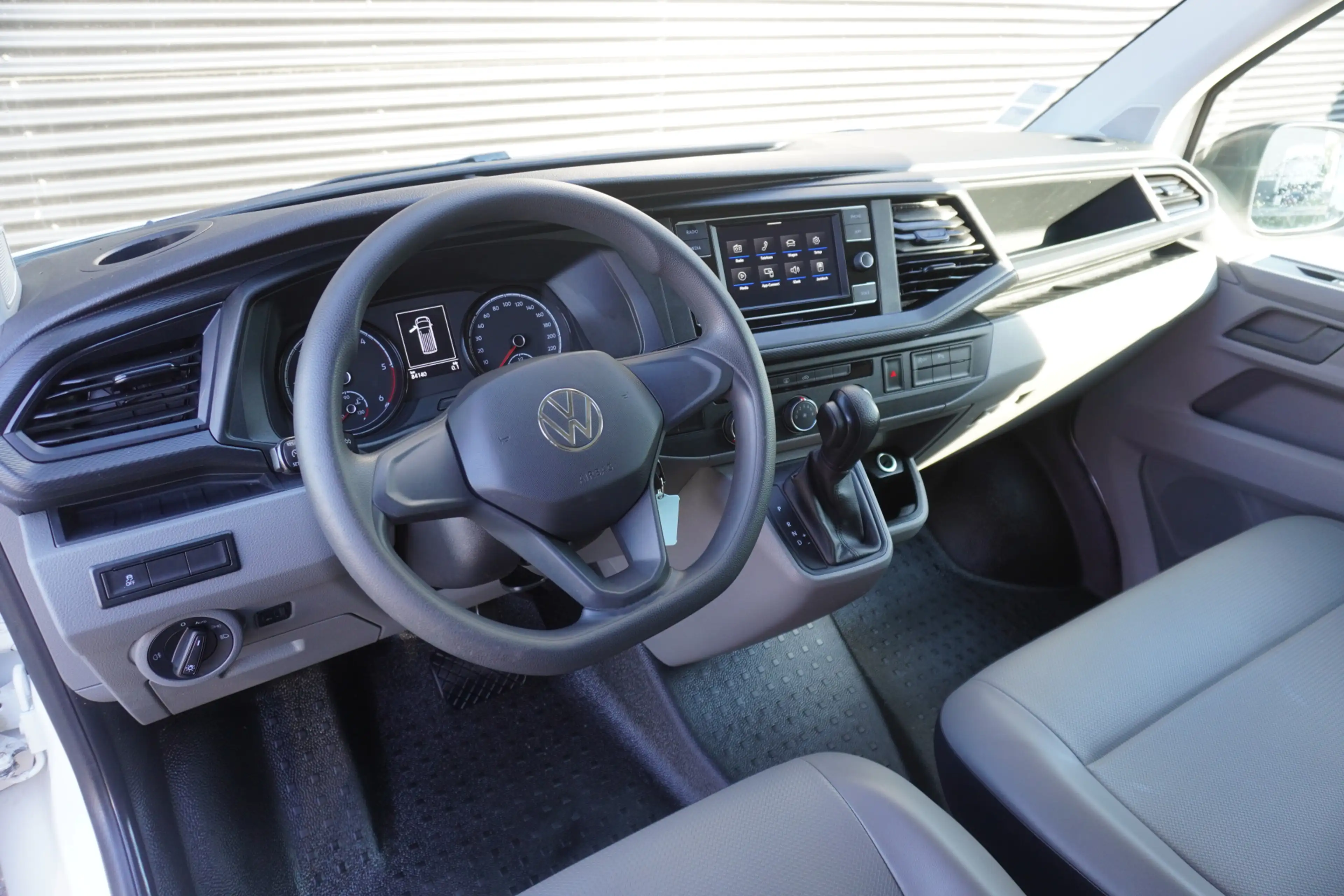Volkswagen T6.1 Transporter 150pk Automaat L1H1 Apple Carplay Parkeersensoren — photo 3