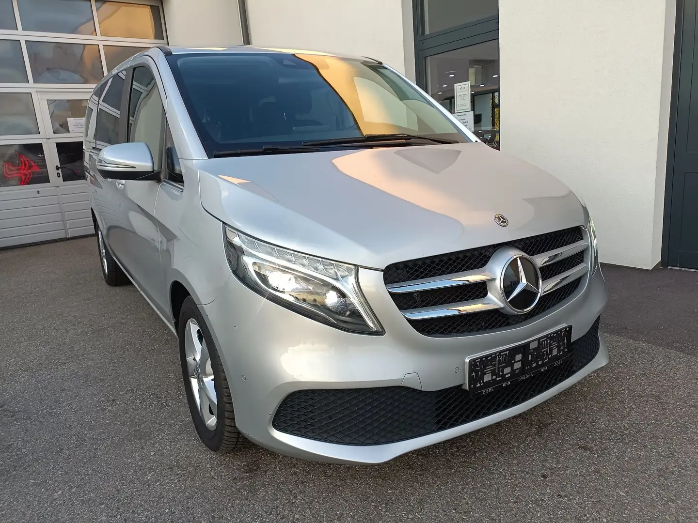 Mercedes-Benz V 220 d lang Avantgarde Aut. 8-Sitze,Leder,LED,Panorama Silber - 2