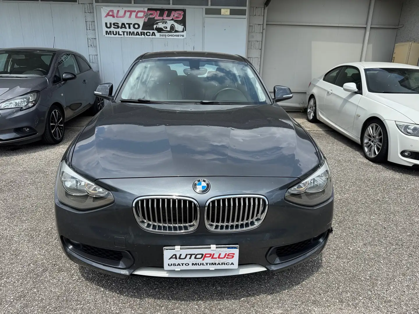 BMW 116 116d 5p Urban Gris - 2