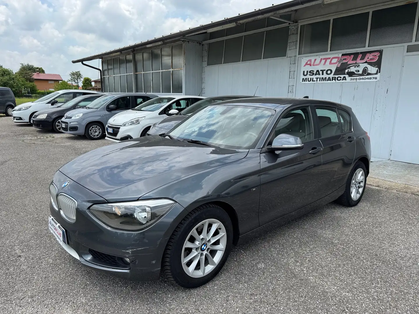 BMW 116 116d 5p Urban Gris - 1