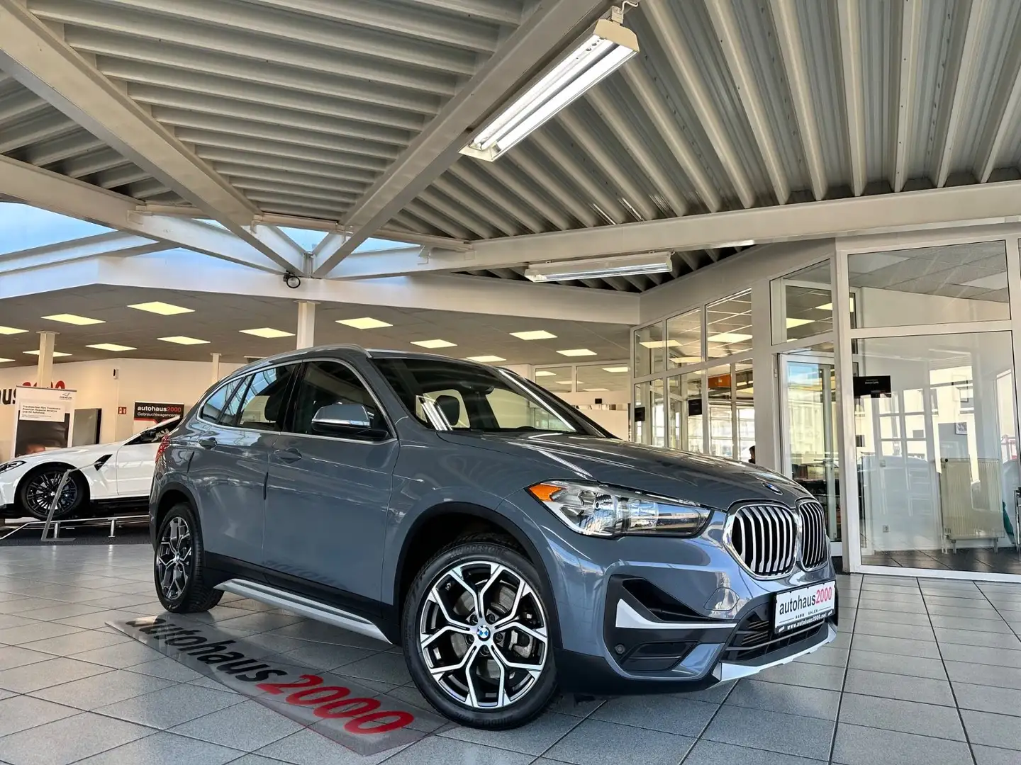 BMW X1 xDrive 28i AUT./PANO./NAVI/CAM/SHZ/MEMORY - 1
