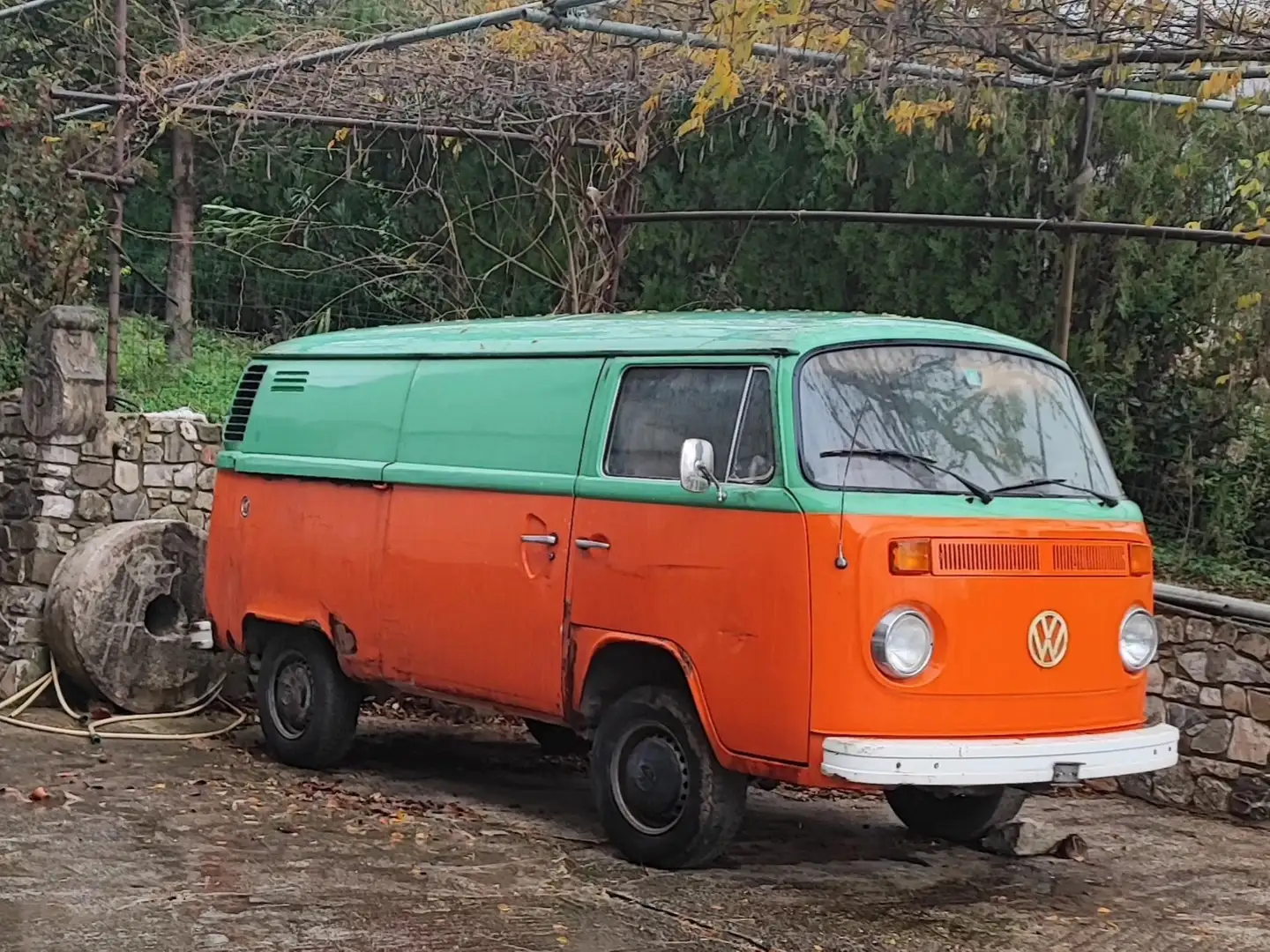 Volkswagen T2 anno 1979 Orange - 1