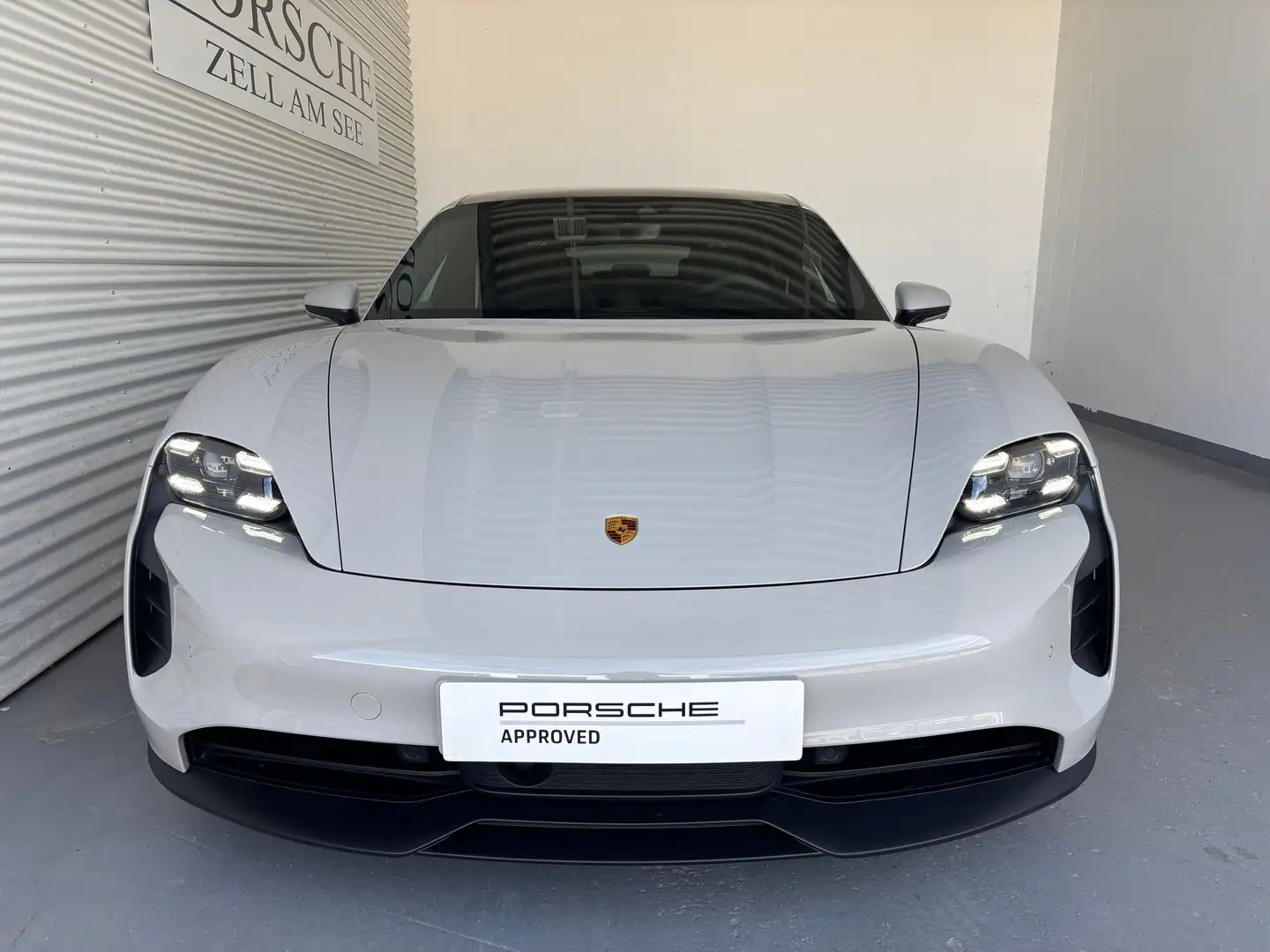 Porsche Taycan GTS Sport Turismo Grau - 2