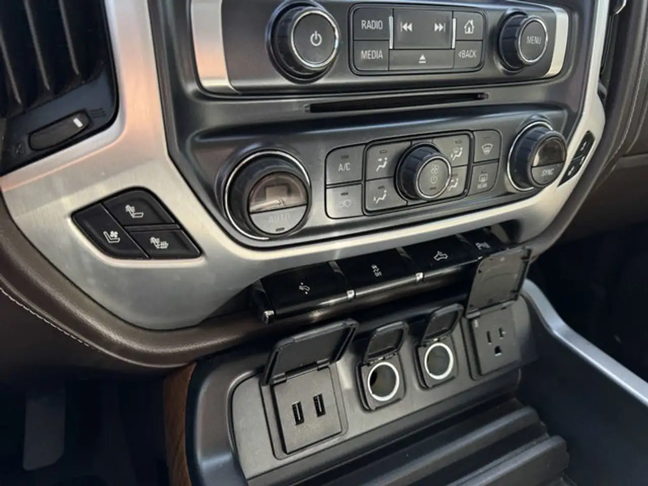 GMC Sierra 1500 снимка GMC Sierra 1500