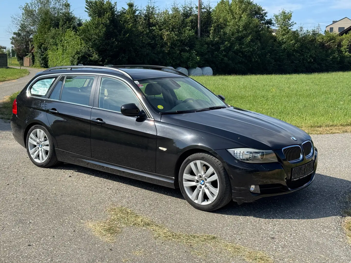 BMW 325 325i touring Aut. Schwarz - 1