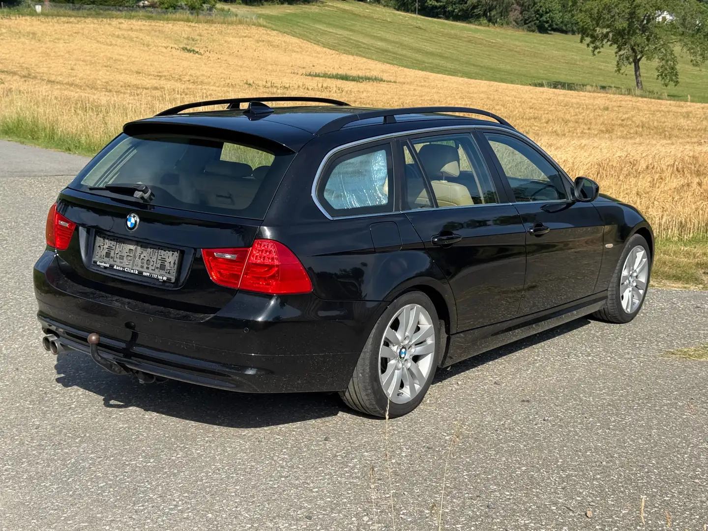 BMW 325 325i touring Aut. Schwarz - 2