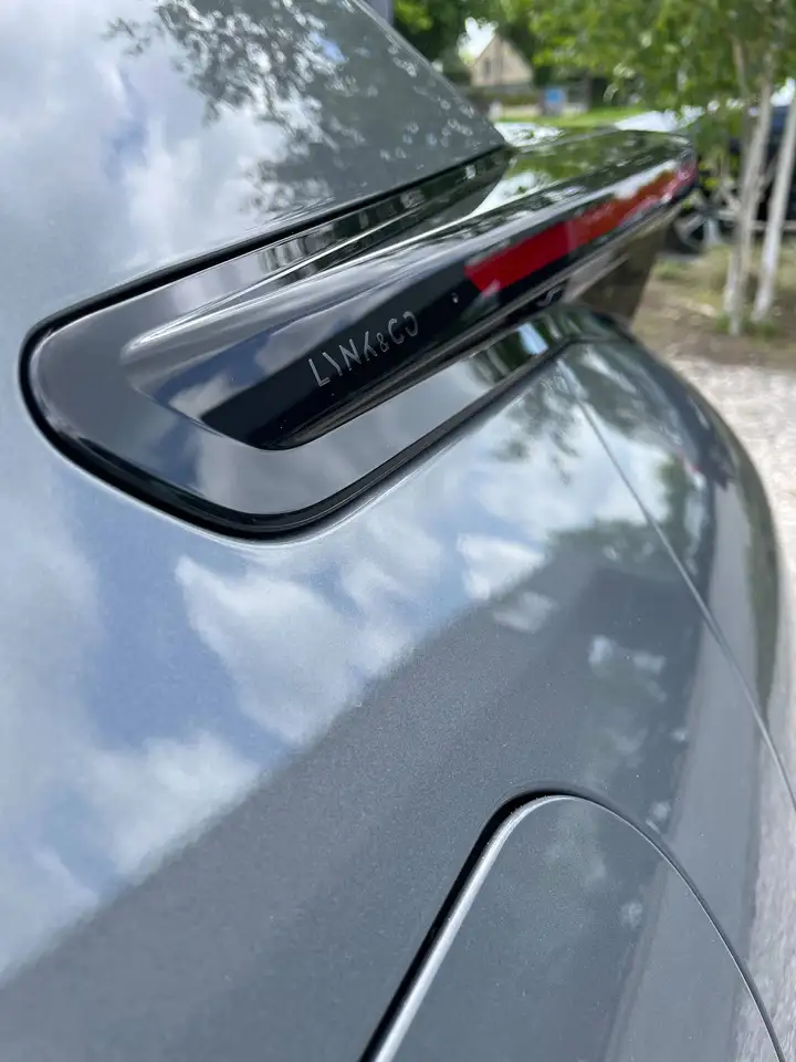 Lynk & Co 02
