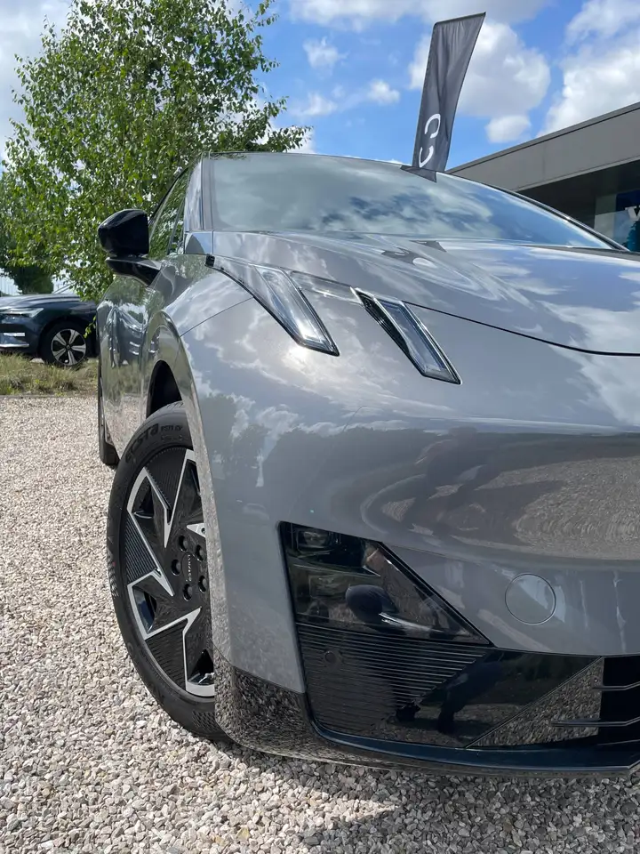 Lynk & Co 02