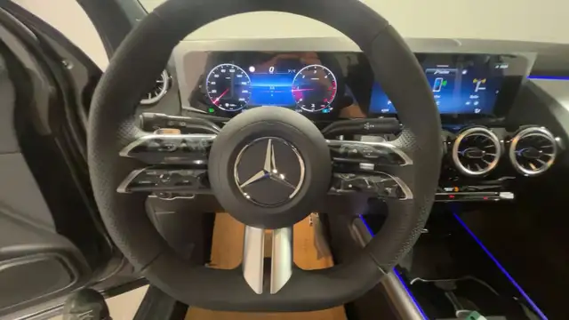 Mercedes-Benz Gla Class view 13