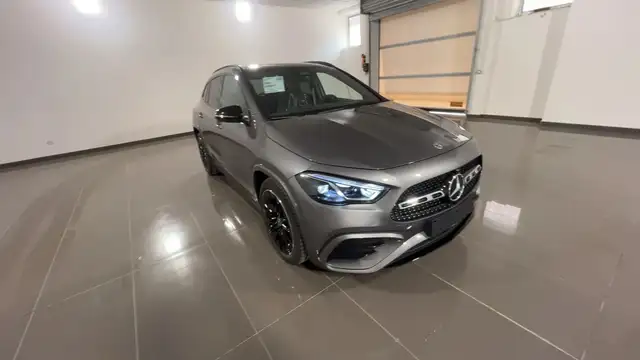Mercedes-Benz Gla Class view 3