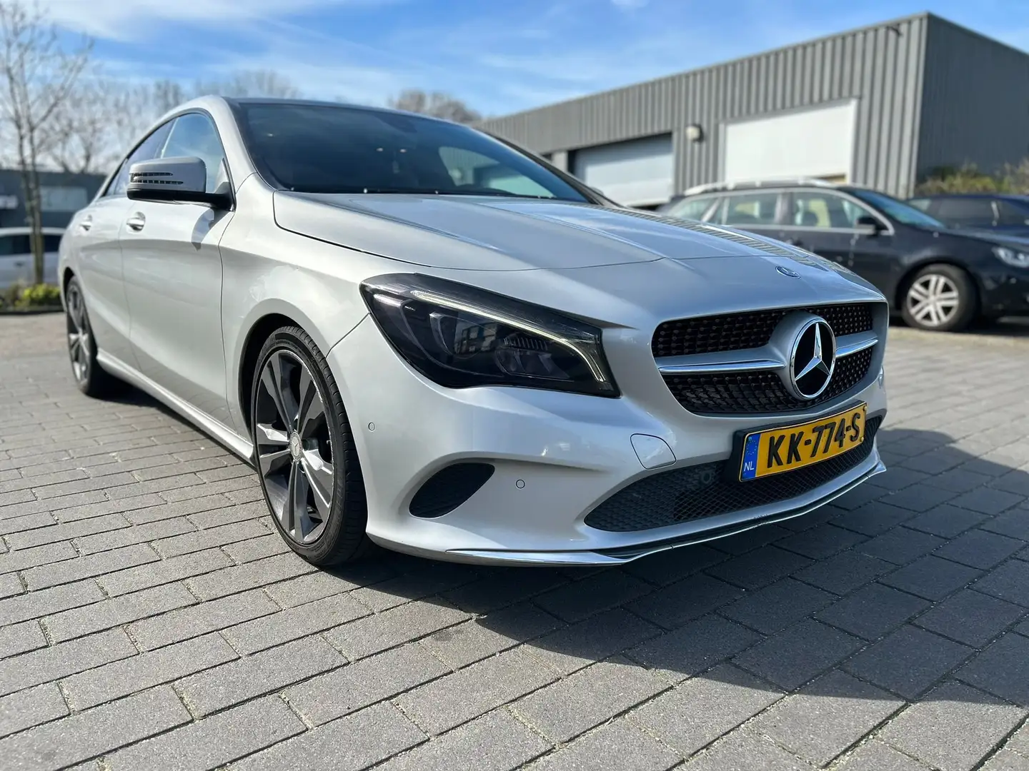 Mercedes-Benz CLA 180 180 Lease Edit. Plus Grijs - 1