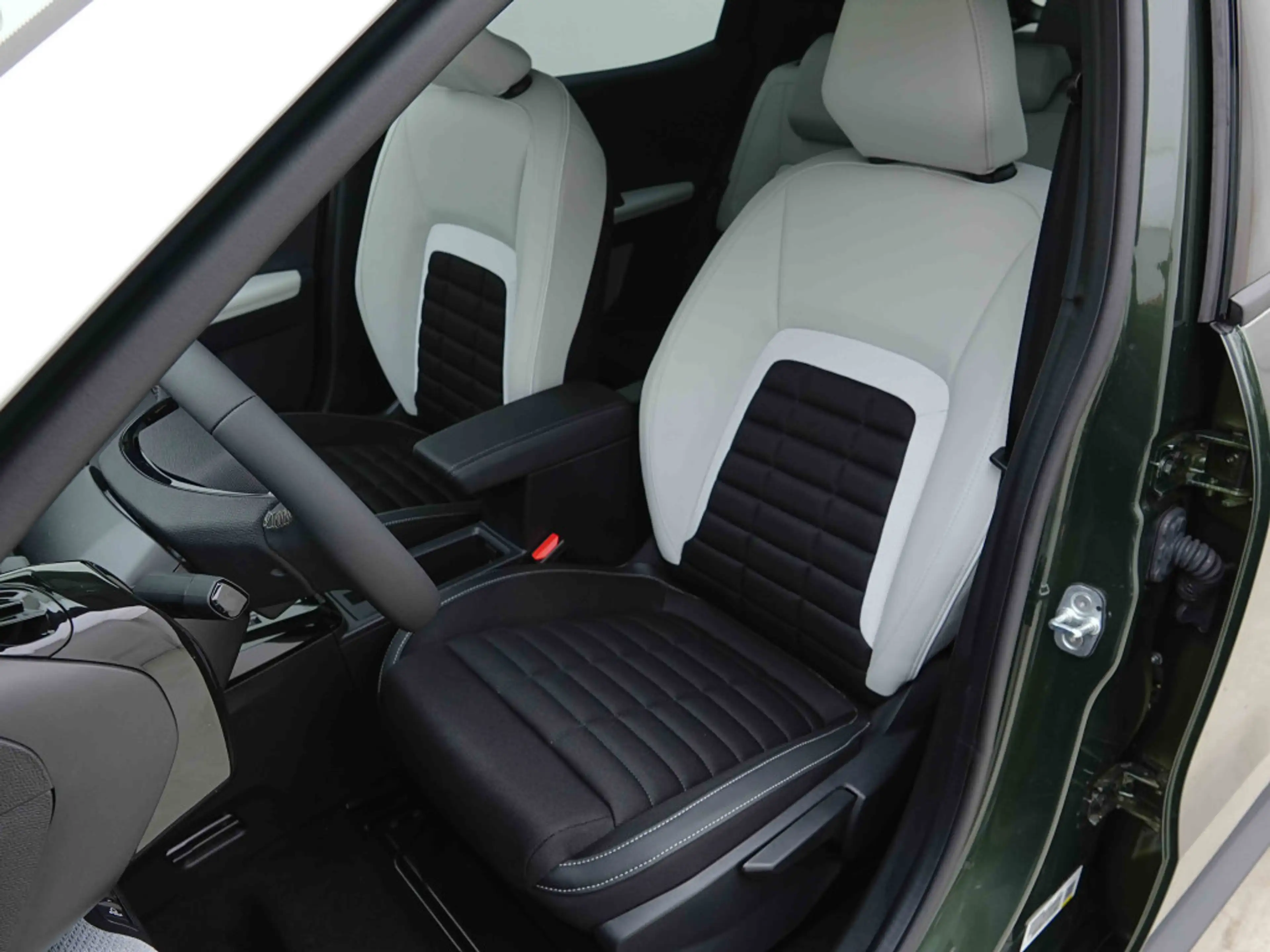 Citroen C3 Aircross 145 Hybrid AUT Max 7pl | GPS | Camera | LED Lights — photo 8