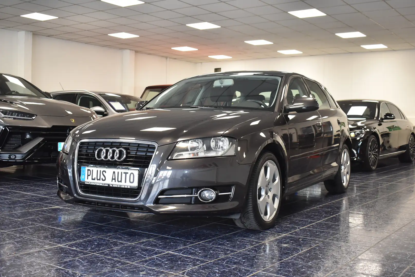 Audi A3 2.0 TDI Attraction Aut Klimaautom Grau - 2