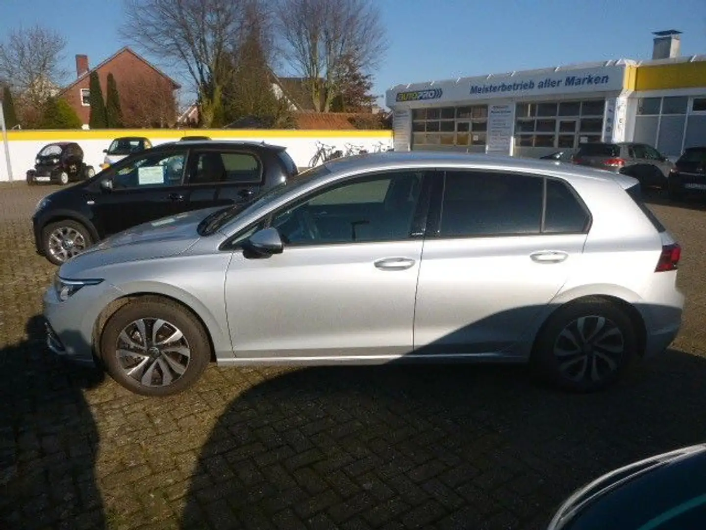 Volkswagen Golf VIII Lim. Active Silber - 2