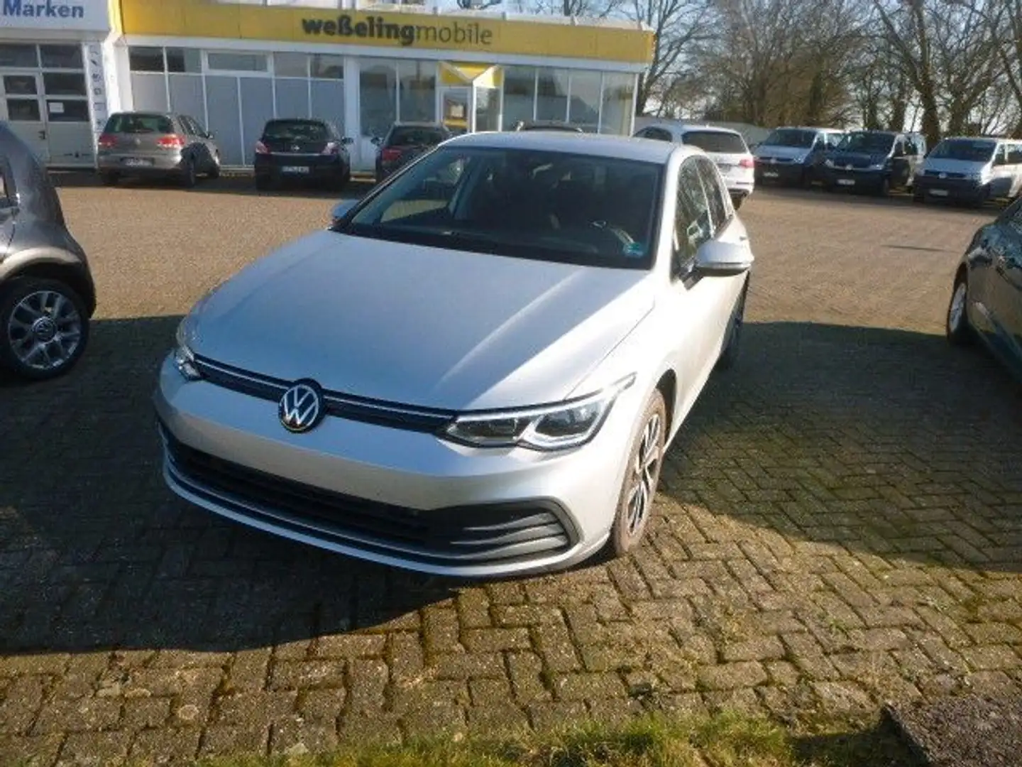 Volkswagen Golf VIII Lim. Active Silber - 1