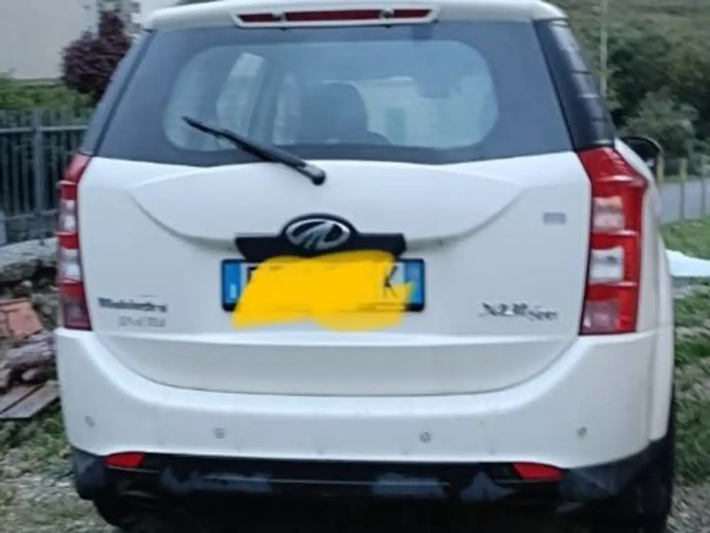 Mahindra XUV500 Fehér - 2