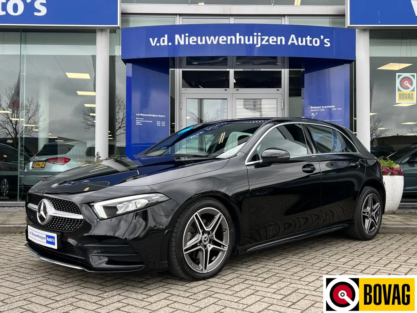 Mercedes-Benz A 200 AMG Line | MBUX | Cruise | Climate | Info Bas: 049 Zwart - 1