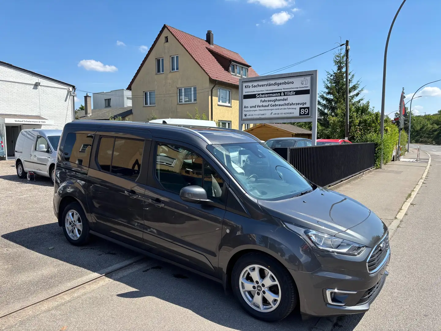 Ford Grand Tourneo Titanium 7-Sitzer Autom. Pano AHK 1.Hand Grau - 1