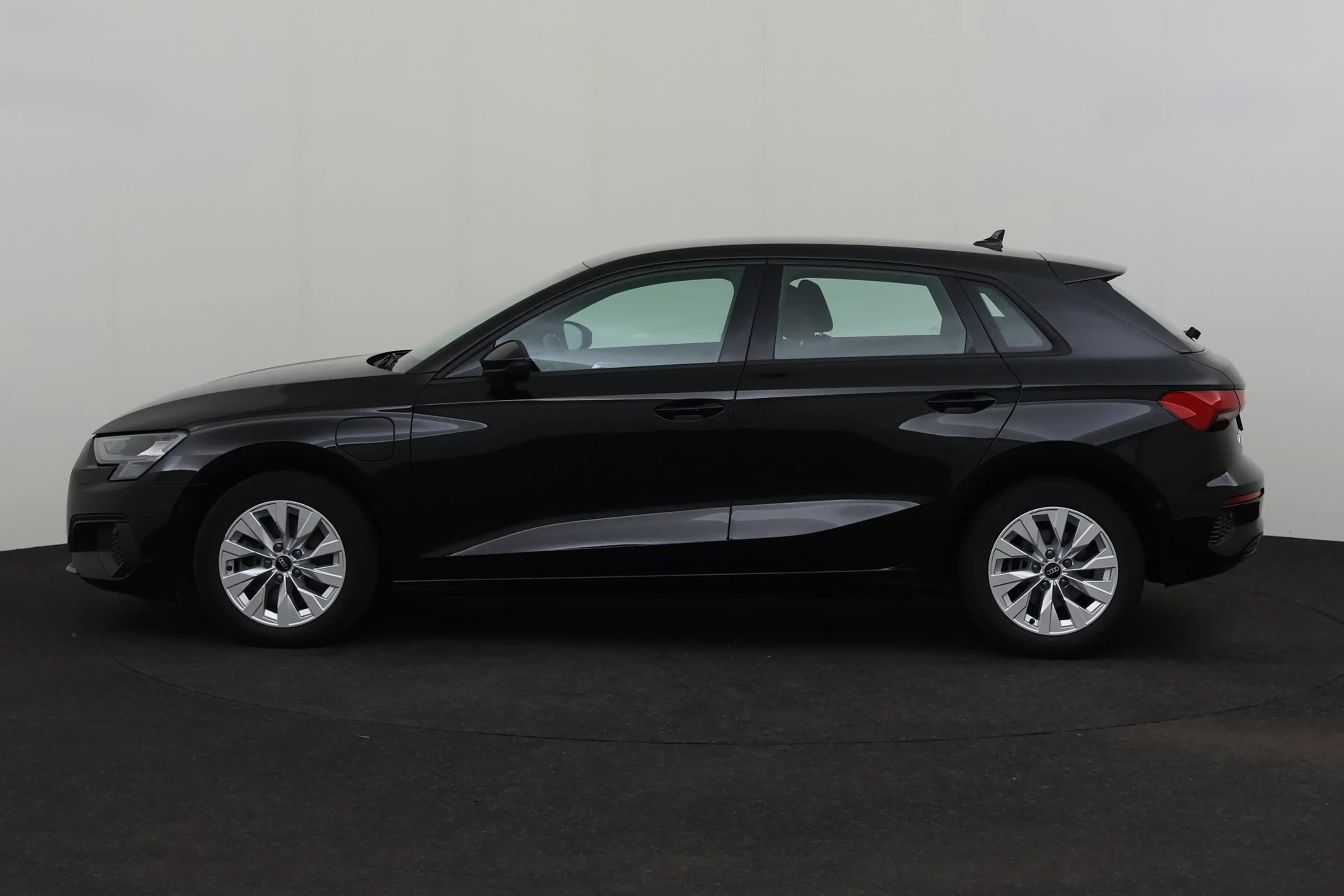 Audi A1 SPORTBACK 40 1.4TFSI-e S-TRONIC PHEV + GPS + LEDER — photo 2