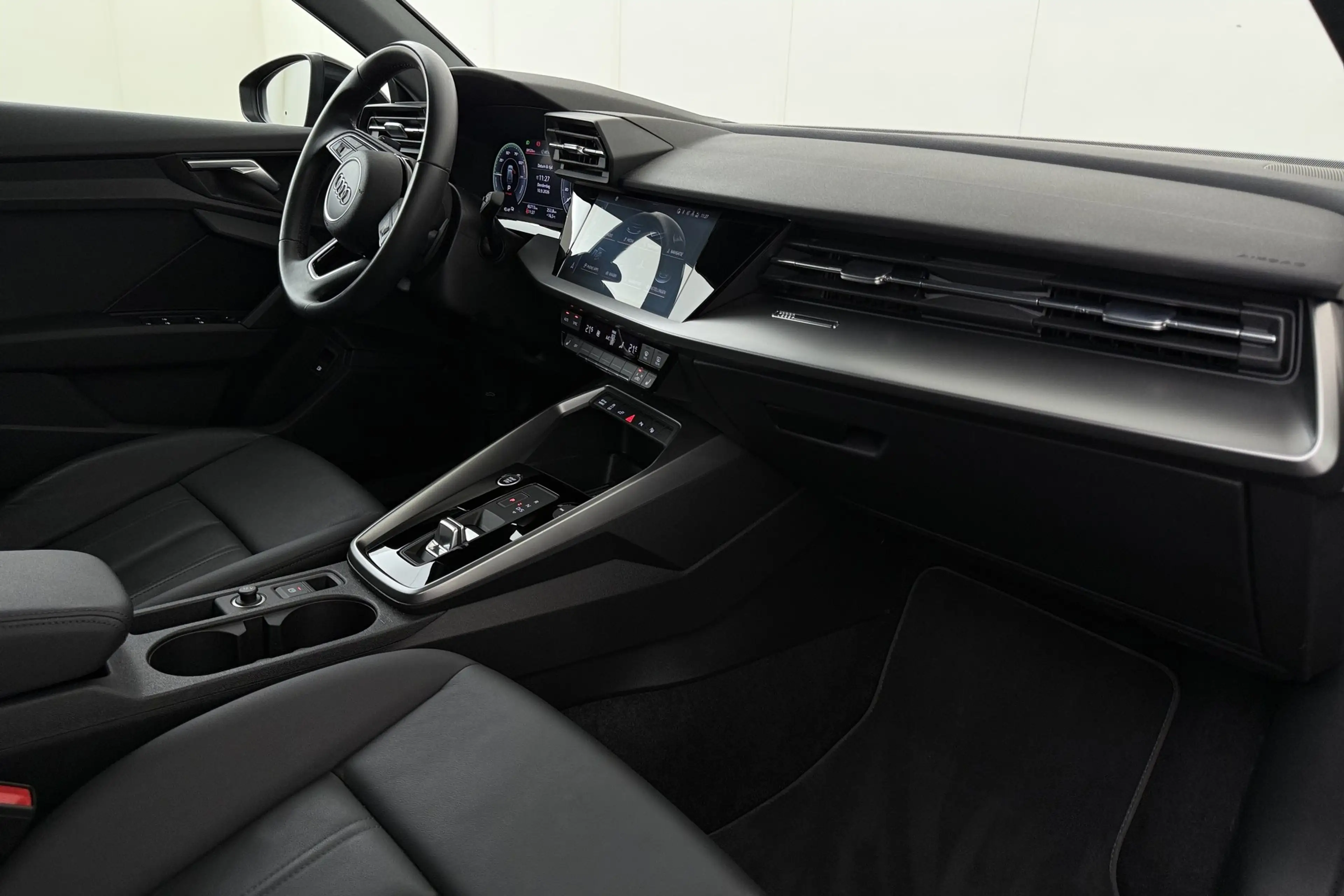 Audi A1 SPORTBACK 40 1.4TFSI-e S-TRONIC PHEV + GPS + LEDER — photo 11