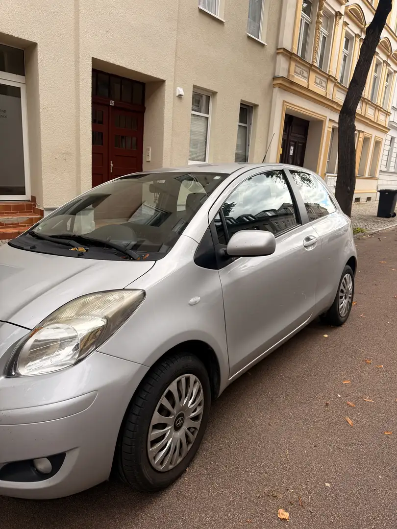 Toyota Yaris 1.0 VVT-i Cool TÜV 04.2026 - 2