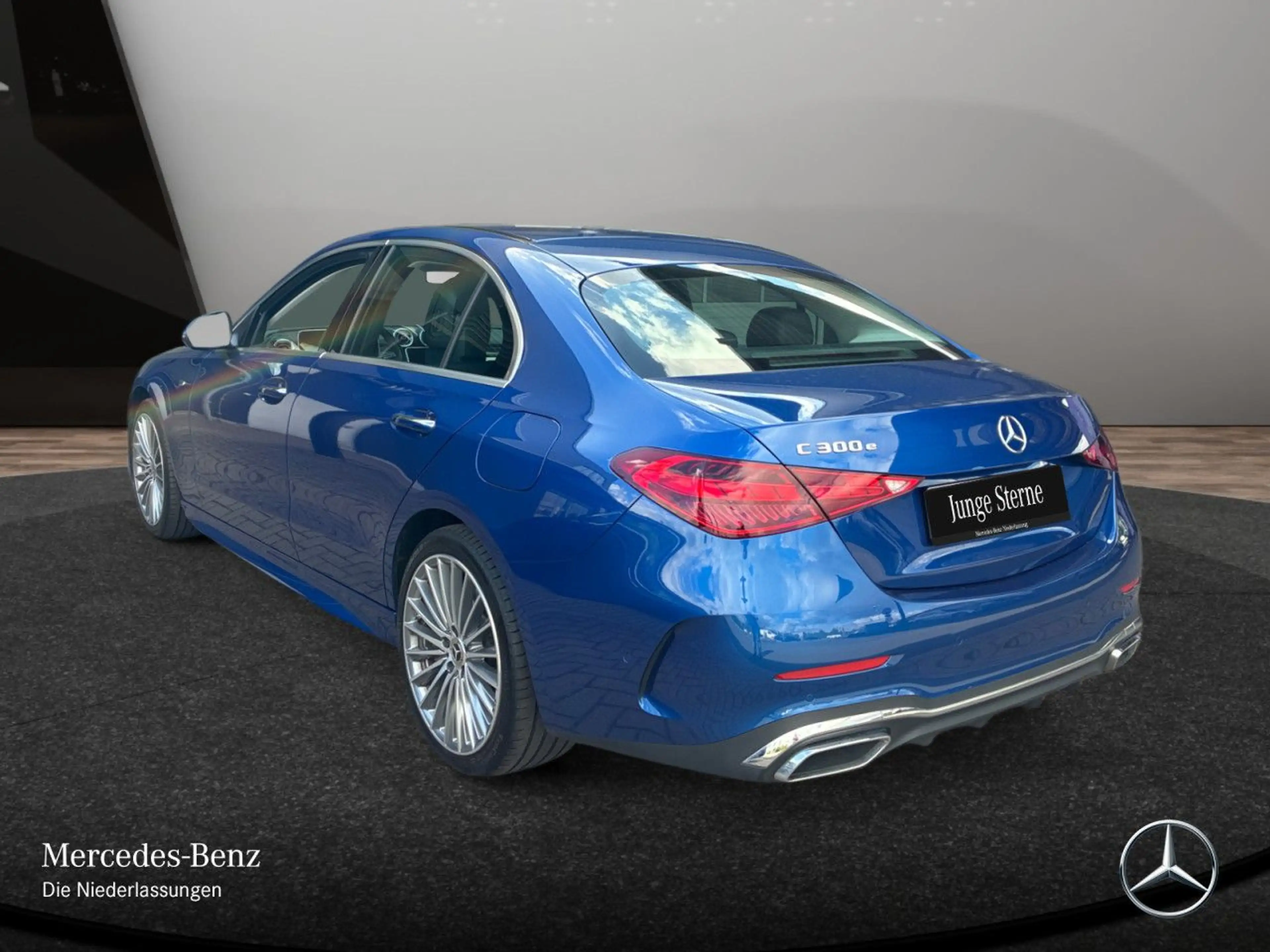 Mercedes-Benz C 300 e AMG+360+TOTW+KEYLESS+9G — photo 10