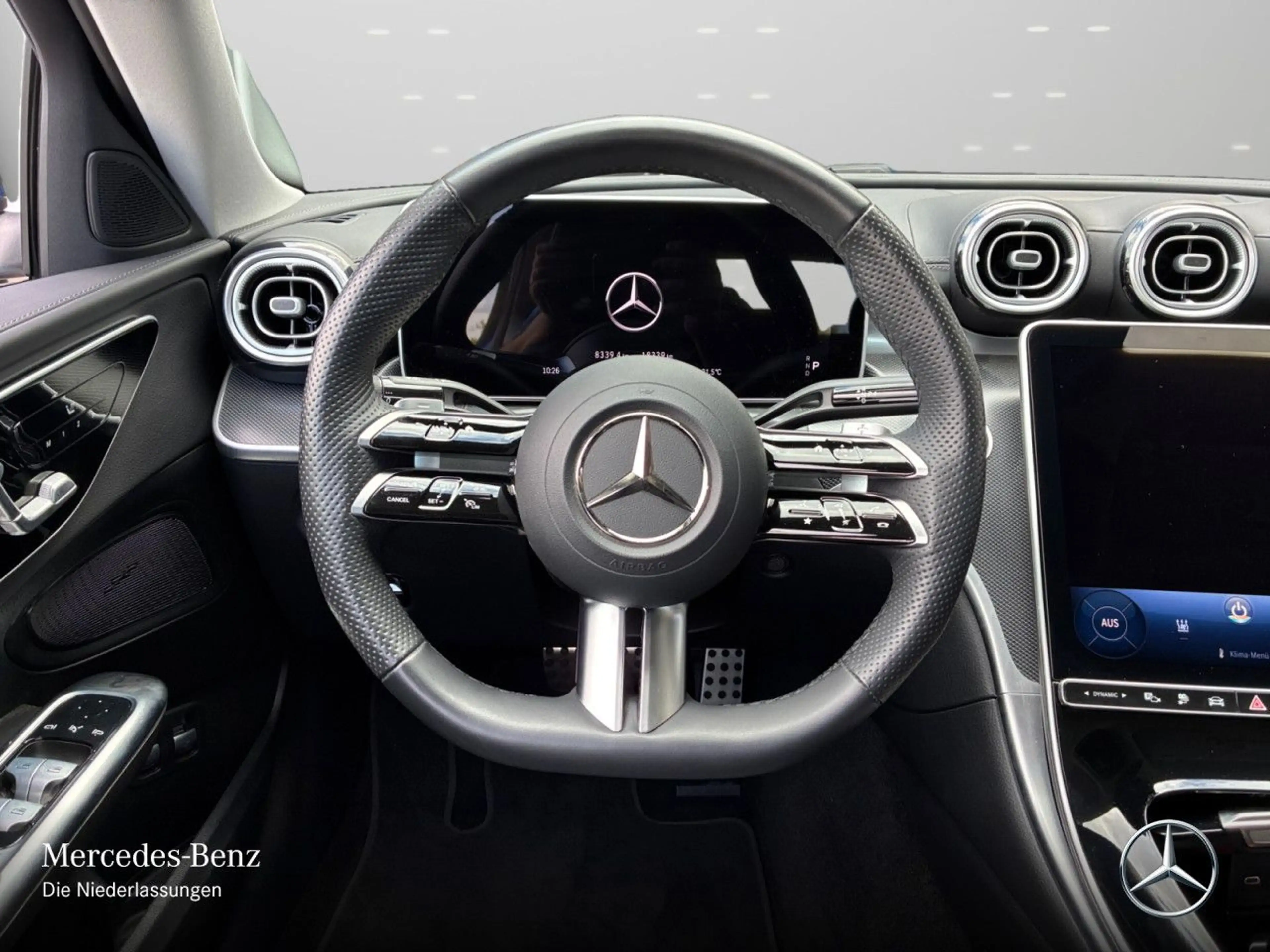 Mercedes-Benz C 300 e AMG+360+TOTW+KEYLESS+9G — photo 14