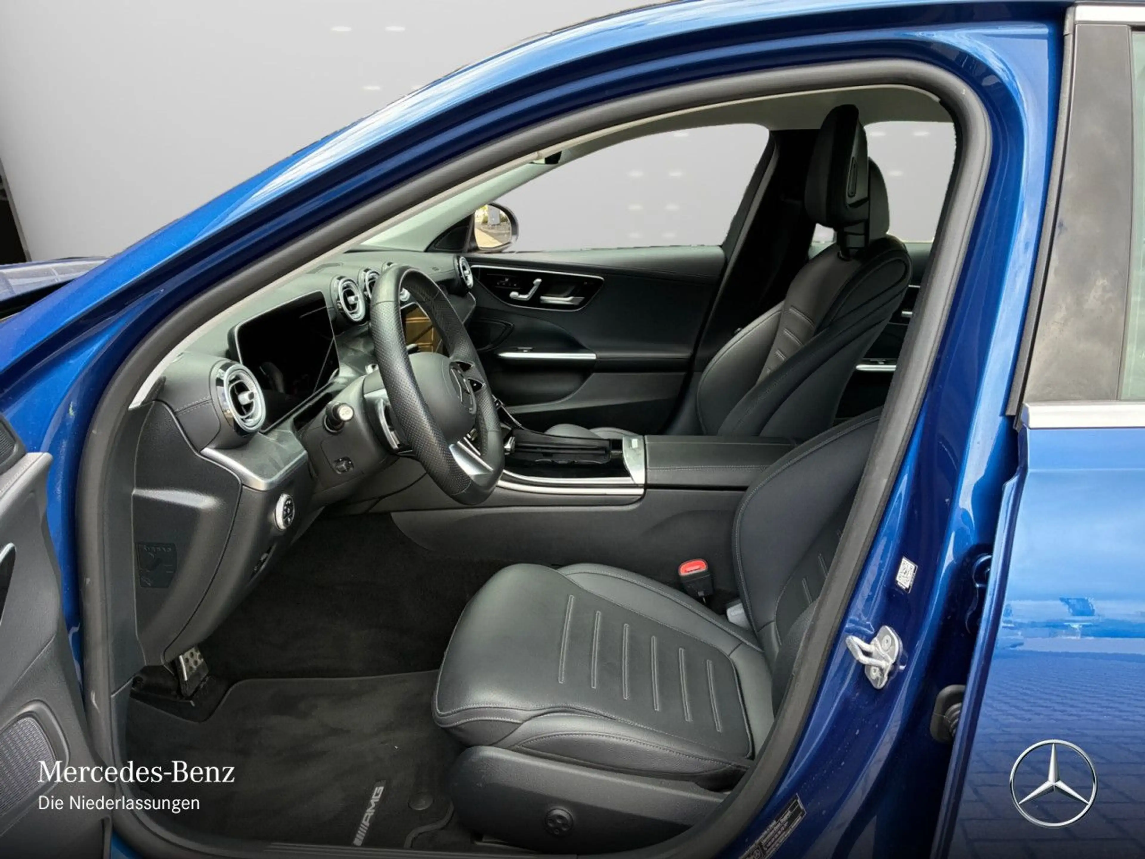 Mercedes-Benz C 300 e AMG+360+TOTW+KEYLESS+9G — photo 11
