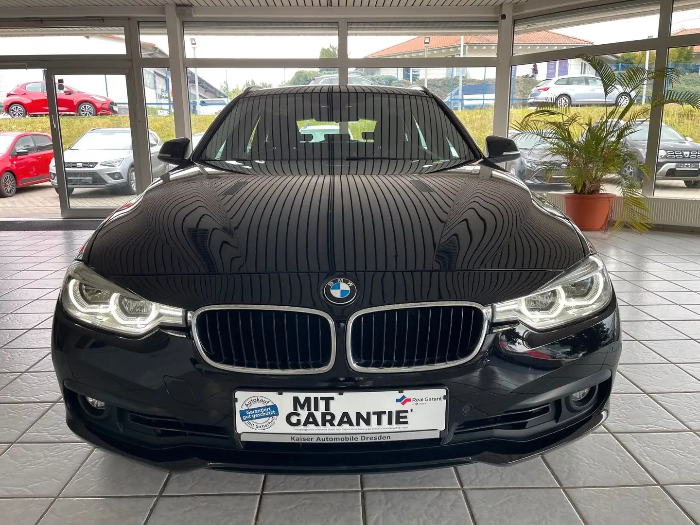 BMW 320 i Touring Advantage*LED*NAVI*1-Hand*TOP-Zust* Noir - 2