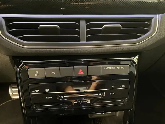 Volkswagen T-Cross view 11