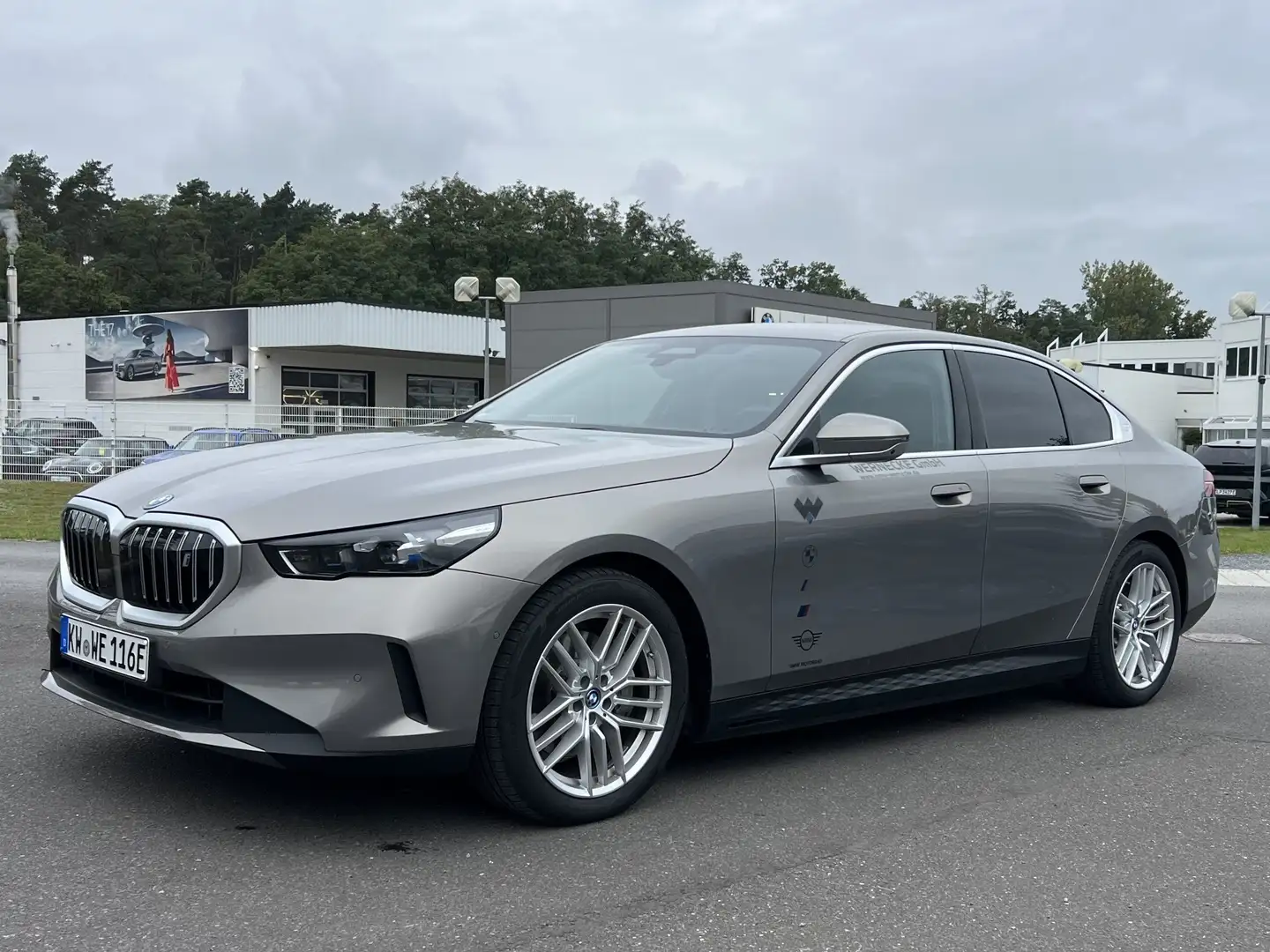 BMW i5 xDrive40  Autobahn Assist., 360, Memory Grau - 2