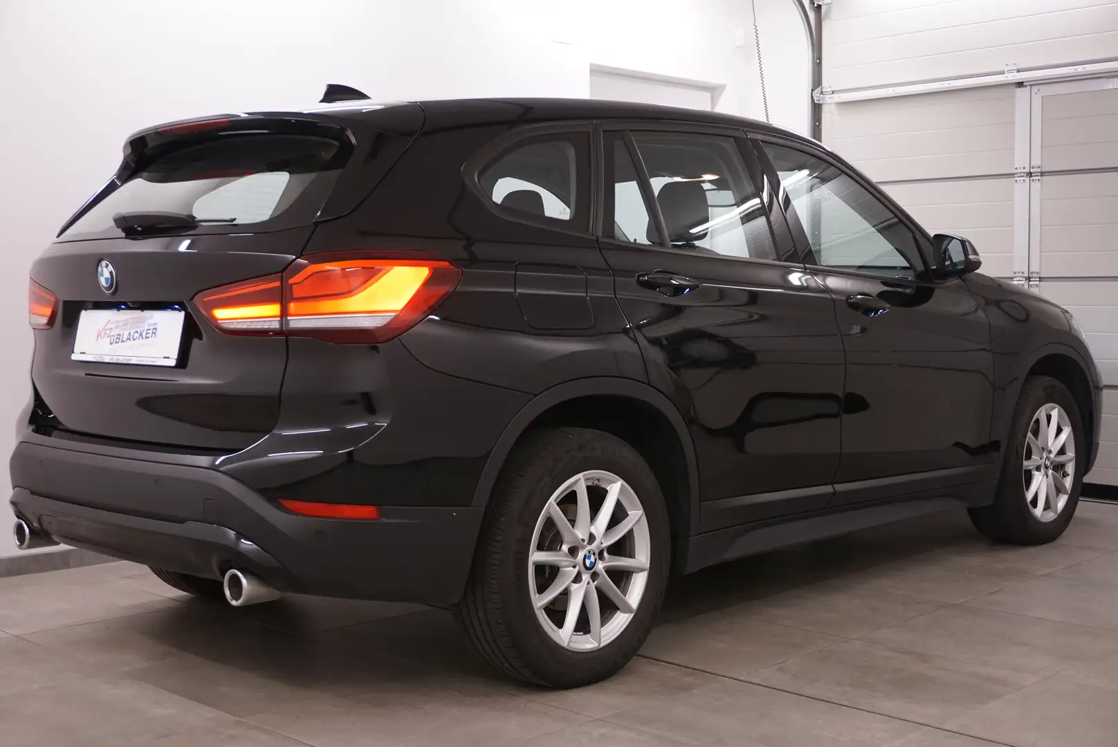 BMW X1 sDrive 18 d // Rückfahrkamera // Automatik Zwart - 2