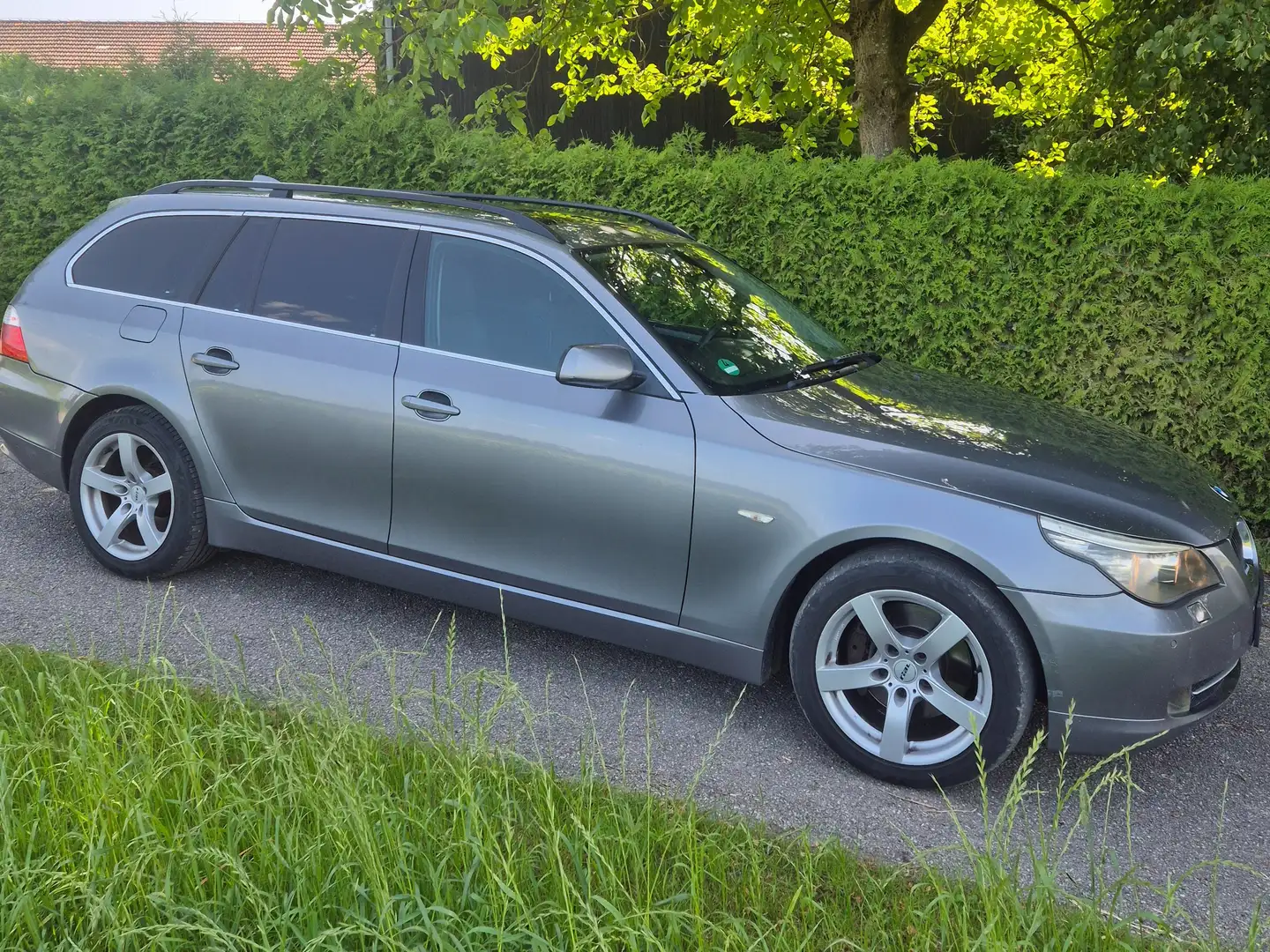 BMW 525 525d xDrive Touring Aut. Edition Lifestyle Grau - 2