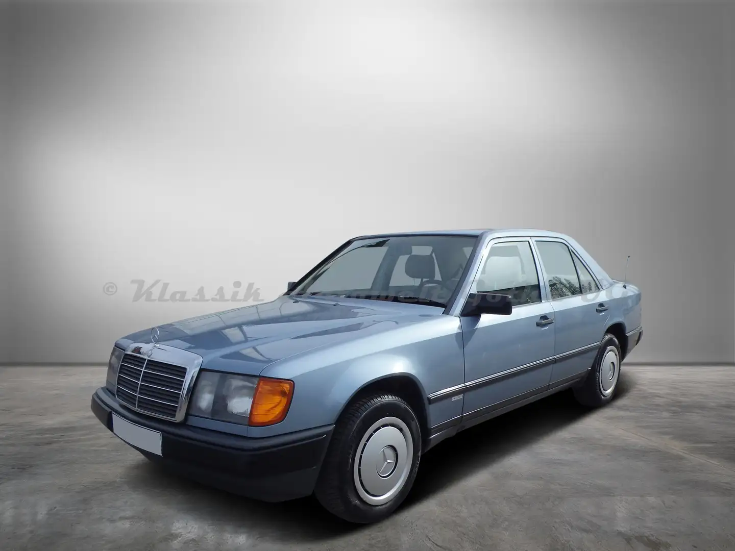 Mercedes-Benz 230 E - W124 - H Kennzeichen - Vor Mopf Azul - 1