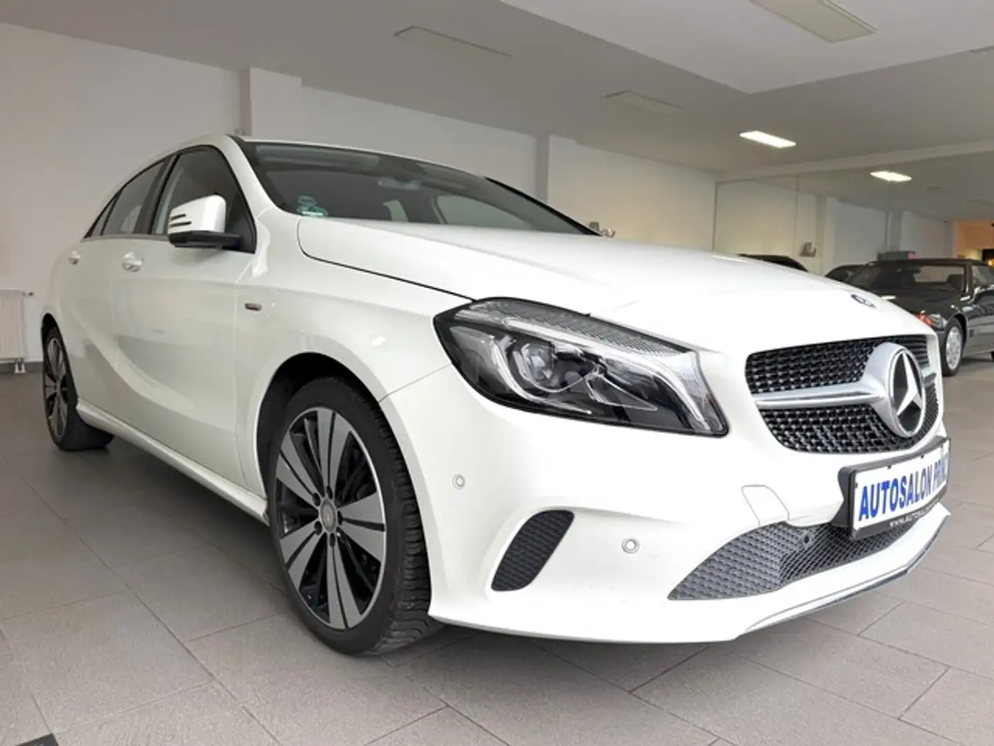 Mercedes-Benz A 200 AUTOM NAVI KLIMA KAMERA VOLLEDER PDC LED Blanc - 2