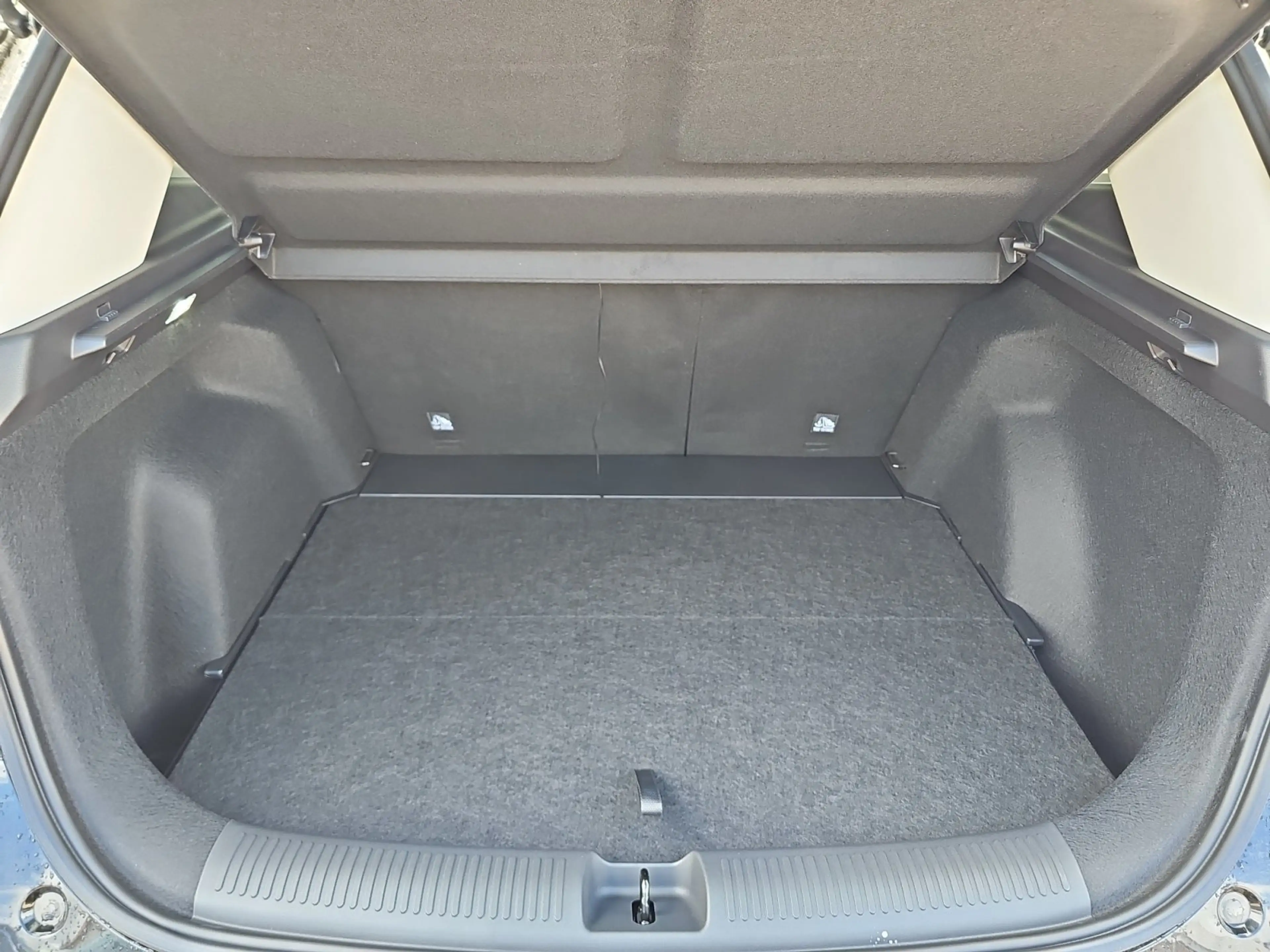MG ZS 1.5 HEV+ Luxury 360 AUT Fernlichtass. Kam. LED — photo 15