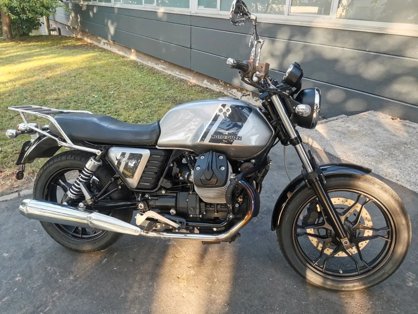 Moto Guzzi V 7 Spezial| 2. Hand| Special Stříbrná - 1