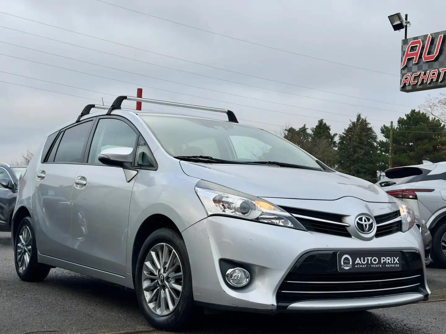 Toyota Verso 1.8i Dynamic CVT LPG Navi Cam Cruise Euro 6b Grau - 2
