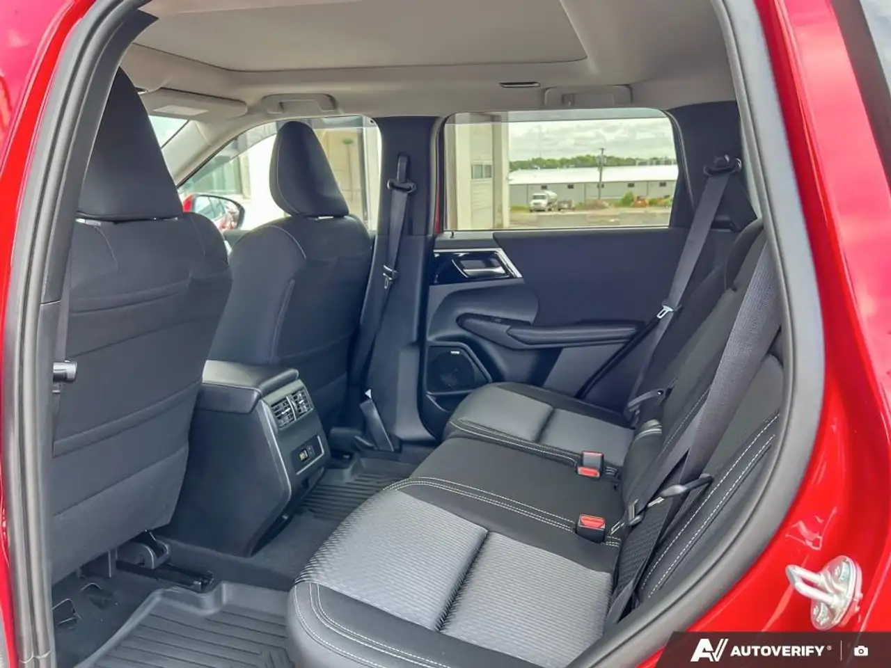 Mitsubishi Outlander photo Mitsubishi Outlander