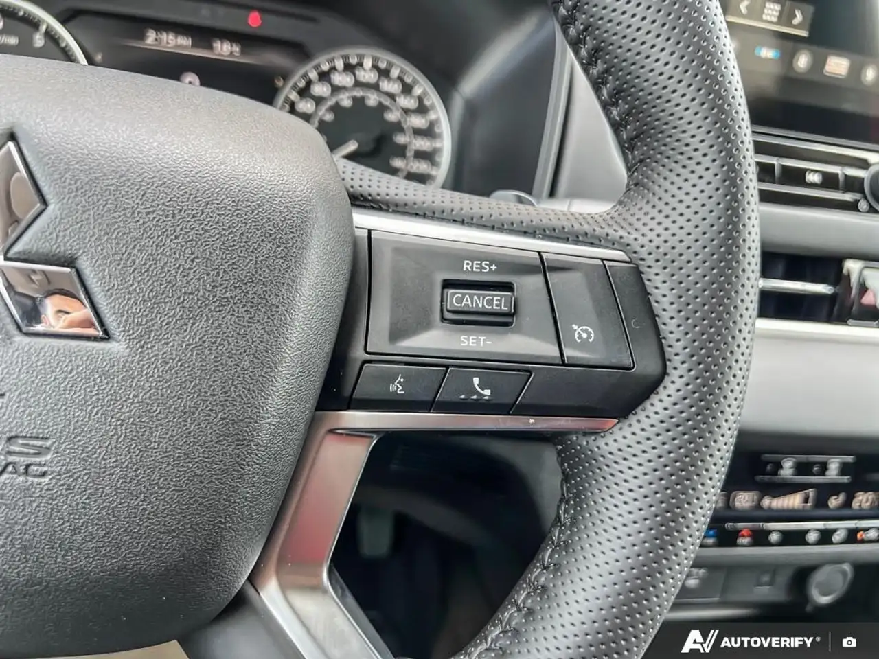 Mitsubishi Outlander photo Mitsubishi Outlander