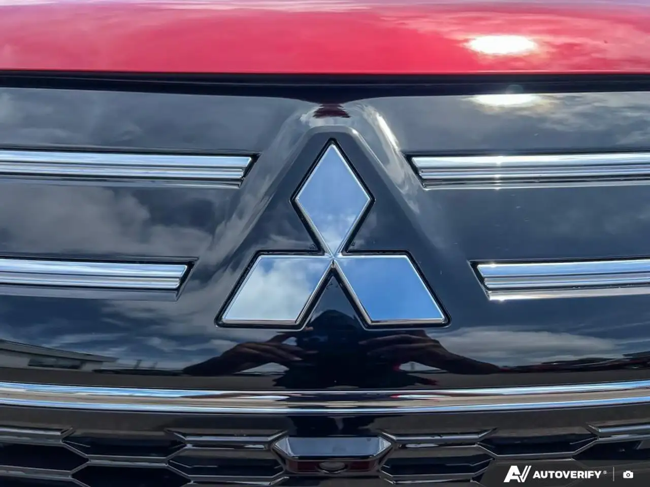 Mitsubishi Outlander photo Mitsubishi Outlander