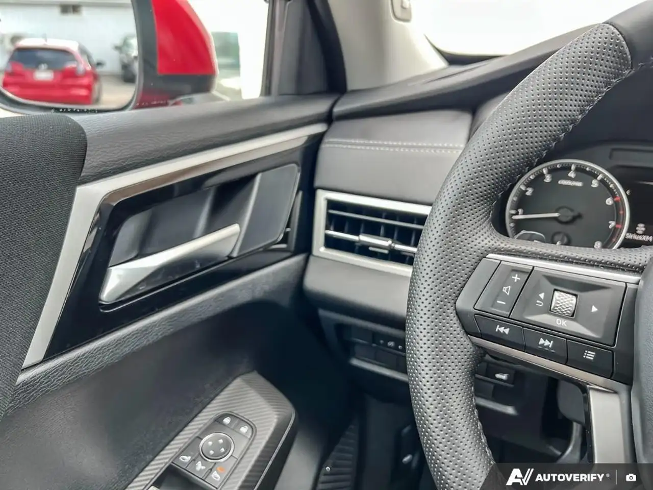 Mitsubishi Outlander photo Mitsubishi Outlander