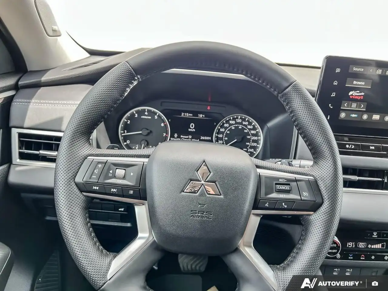 Mitsubishi Outlander photo Mitsubishi Outlander