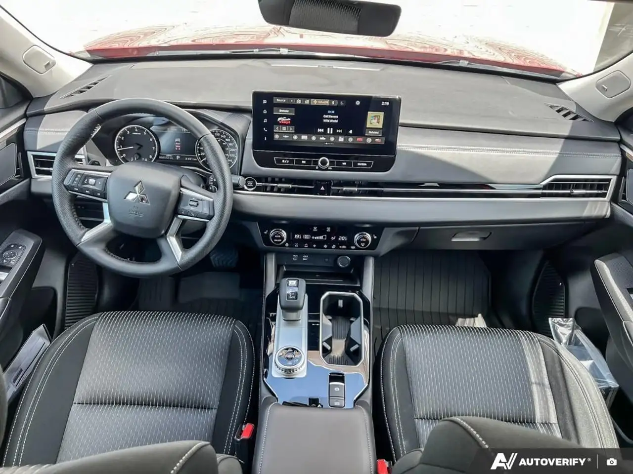 Mitsubishi Outlander photo Mitsubishi Outlander