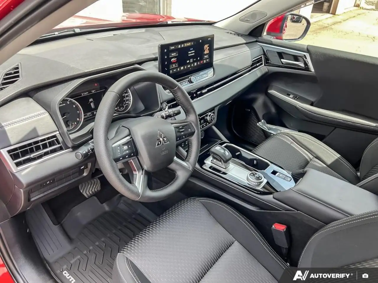 Mitsubishi Outlander photo Mitsubishi Outlander