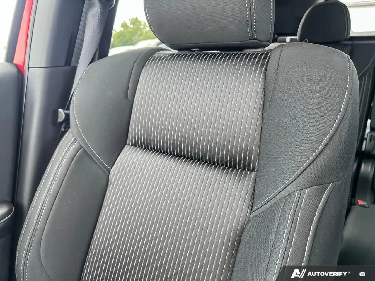 Mitsubishi Outlander photo Mitsubishi Outlander